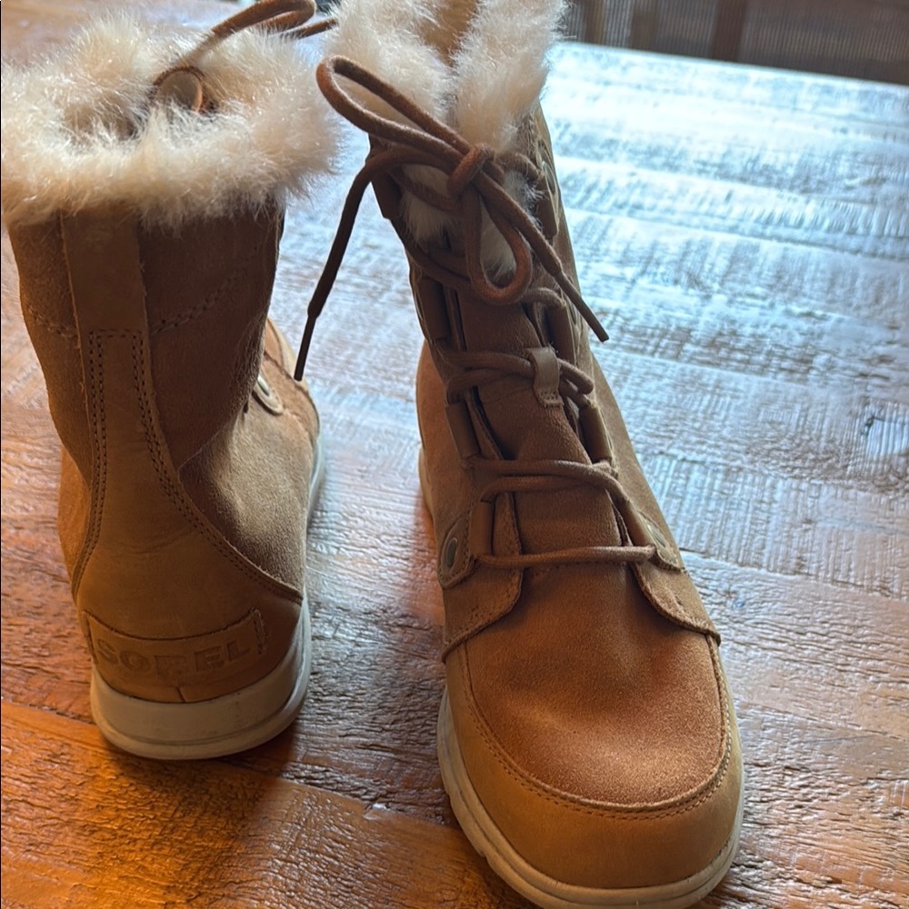 Sorel Tan Winter Boots with White Fur